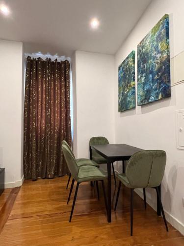 32 2 - Heart of Lisbon Private Apartment, Bairro Alto