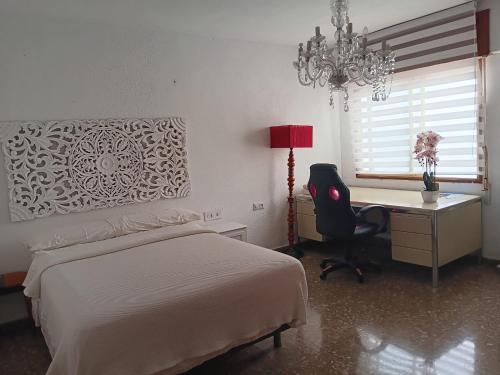 Posteľ alebo postele v izbe v ubytovaní Habitaciones amplias en el Centro de Granada