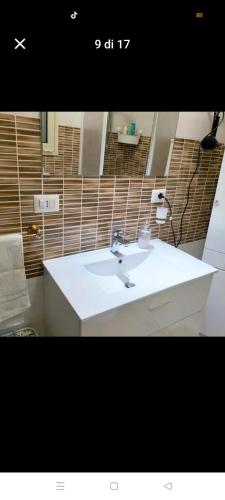 a bathroom with a white sink and a mirror at Suit catania1946 in Catania