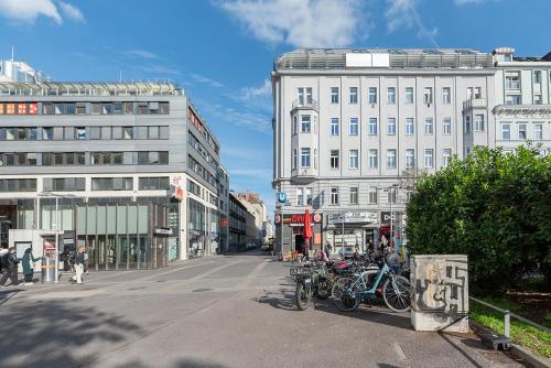 Ruheoase im Dachgeschoss mit Klimaanlage, nur 10 Minuten ins Zentrum