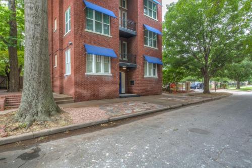 a red brick building with a tree in front of it at Carson Flats Apt 5 - 1BR Near BOK, OSU Med, Dtwn in Tulsa