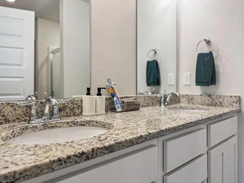 Fotografie z fotogalerie ubytování LUXURY TOWNHOME NEAR DOWNTOWN AND PENSACOLA BEACH v destinaci Pensacola