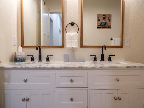 a bathroom with two sinks and a large mirror at Mountain Serenity Retreat in Florissant