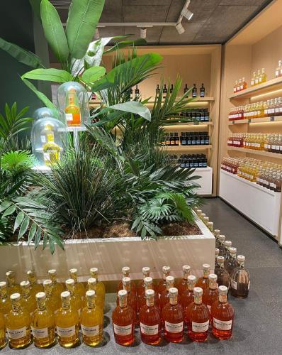 a store with a bunch of bottles of beer at Couleur caraïbes-Ti créole appartement pierre et vacances accès plage et piscine in Sainte-Luce