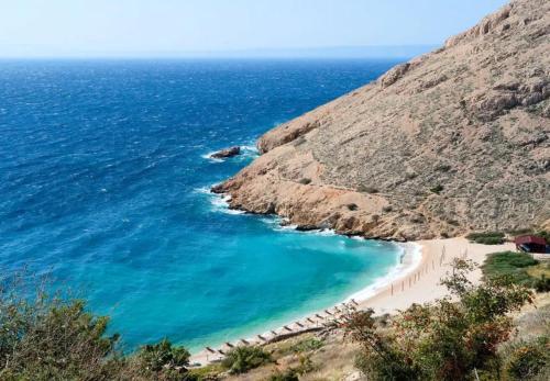an aerial view of a beach with blue water at House Ana in Kornić