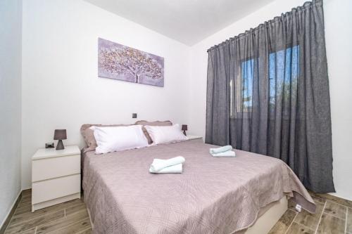 a bedroom with a bed and a window at House Diana in Pučišća