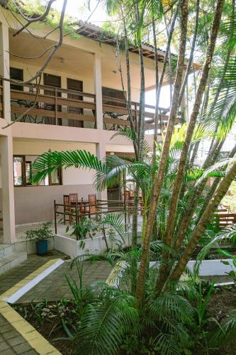 Taman di luar Pousada Casarão 2030