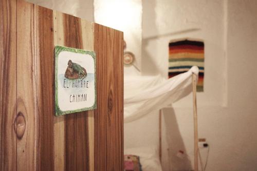 Hostel Pueblito Magico Mompósに飾ってある許可証、賞状、看板またはその他の書類