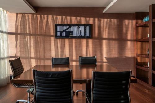 Télévision ou salle de divertissement dans l'établissement JW Marriott Hotel Bogotá