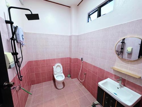 Koupelna v ubytování Melur Inn, Tok Jembal