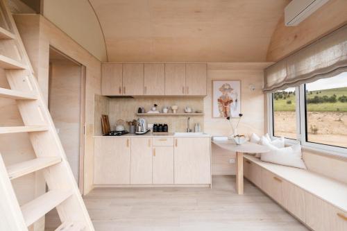 Η κουζίνα ή μικρή κουζίνα στο Off-grid Beachfront Cabin on Kangaroo Island