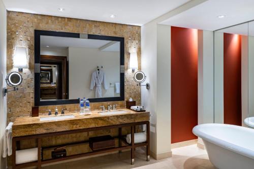 Salle de bains dans l'établissement JW Marriott Hotel Bogotá