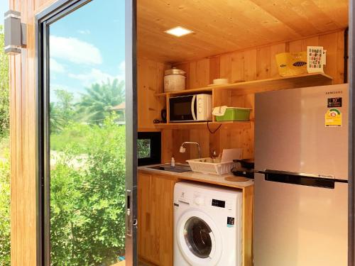 Cucina o angolo cottura di Abrite House - Tiny House Koh Lanta