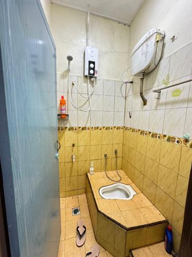 Bilik mandi di Teratak Cikgu Roomstay 2