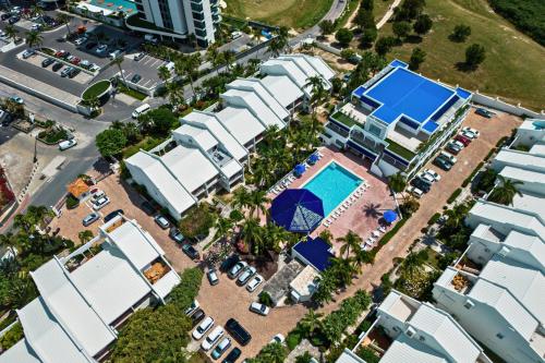 Πισίνα στο ή κοντά στο Cupecoy Beach Club Condo