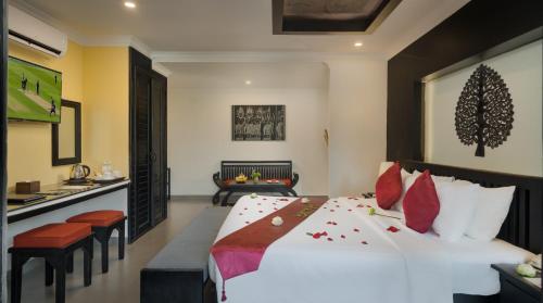 a hotel room with a bed and a desk at Khmer Mansion Boutique Hotel in Siem Reap