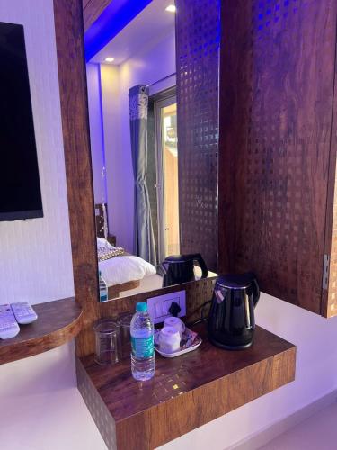 Utensilios para hacer té y café en Hotel Mahabaleshwar Mount View