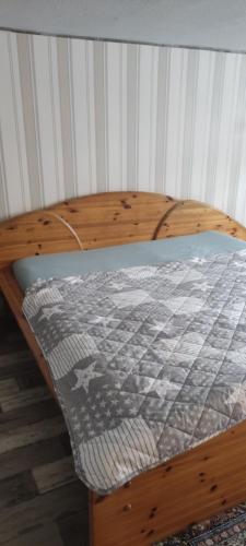 Postel nebo postele na pokoji v ubytování Heikes kleines Souterrain Apartment