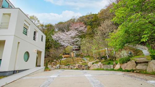 Taman di luar アレーズドヴィラsetouchi