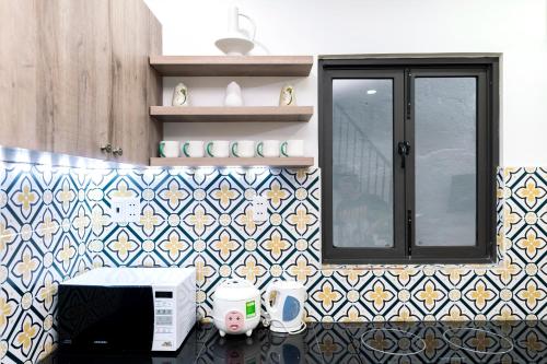 Una cocina o zona de cocina en Relaxing Beachfront Home Đà Nẵng, netlfix, private