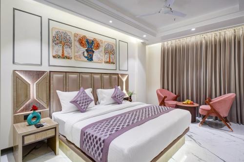 Newly Built Gold The Royal With Rooftop Restaurant - 2Mins Walk From New Delhi Rail Station & 5Mins from Connaught Placeにあるベッド