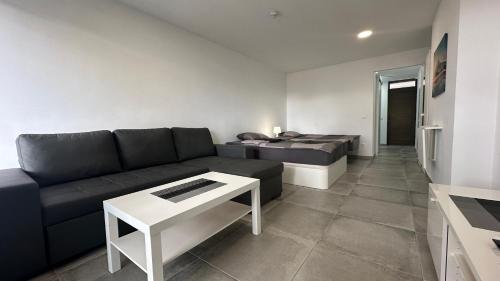 Top Studio in Las Arenas, 4 OG, seitlicher Meerblick, im Herzen von Playa del Ingles, Gran Canaria