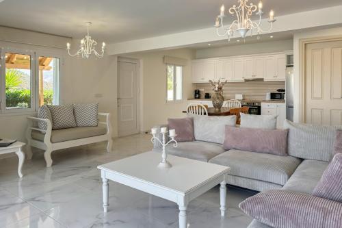 Kuchyň nebo kuchyňský kout v ubytování Pano Stalos Villas