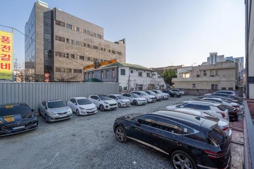 a bunch of cars parked in a parking lot at Browndot hotel Gimhae cityhall in Gimhae