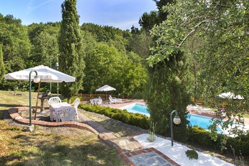 Bazén v ubytování Agriturismo Pratofranco nebo v jeho okolí
