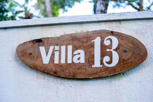 Sijil, anugerah, tanda atau dokumen lain yang dipamerkan di Villa 13