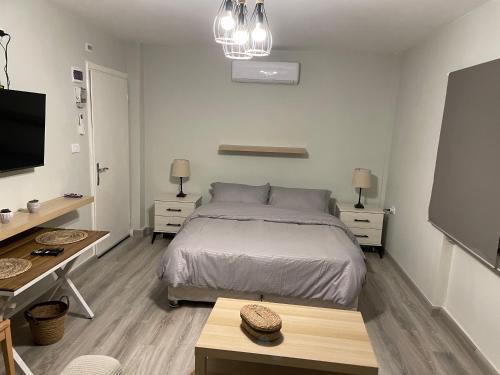 Postel nebo postele na pokoji v ubytování The Rainbow Apartments