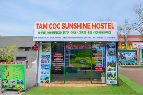 Sijil, anugerah, tanda atau dokumen lain yang dipamerkan di Tam Coc Sunshine Hostel