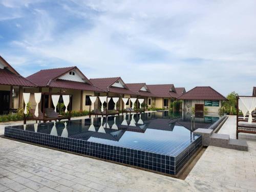 Bazén v ubytování BuGaan Sukhothai Village nebo v jeho okolí