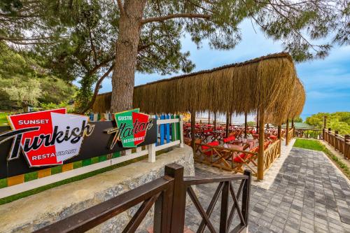 Zahrada ubytování Ramada Resort Kusadasi & Golf