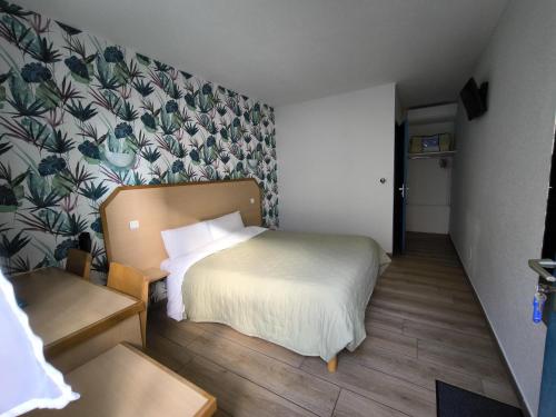 Postel nebo postele na pokoji v ubytování Hôtel Le Laury's