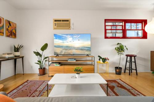 Artistic Venice Beach Studio w/Rooftop