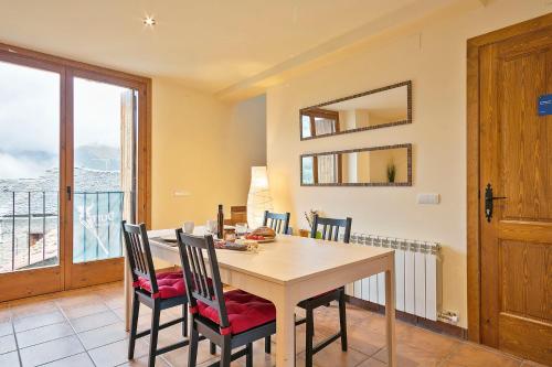 Imagen de la galería de Apartament Dúplex amb encant a l'alta muntanya - Saraís, en Durro