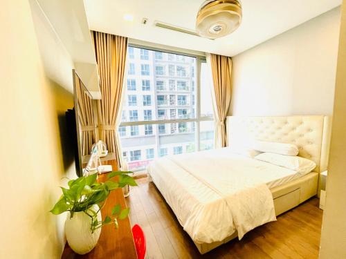 Postel nebo postele na pokoji v ubytování Hana homestay- 1 Phòng ngủ trong căn hộ chủ nhà đang ở tại Park 4-Vinhome Central Park Tân cảng Bình Thạnh HCM- sát landmark 81