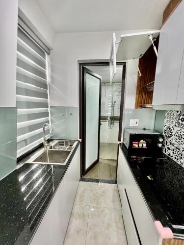 a kitchen with a sink and a counter top at HPT Home II Hoàng Huy Riverside Apartment - Homestay chuỗi căn hộ Hải Phòng in Hai Phong