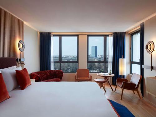 Postel nebo postele na pokoji v ubytování SO/ Paris Hotel