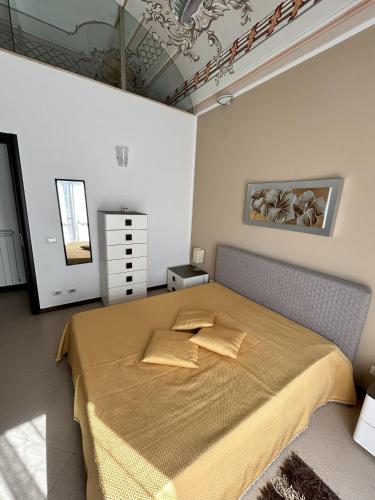 a bedroom with a large bed in a room at Marconi e Garibaldi 76 apartment in Castellammare del Golfo