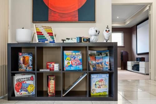 Gambar di galeri bagi Perth 2-Story, Views, BBQ & More di Perth