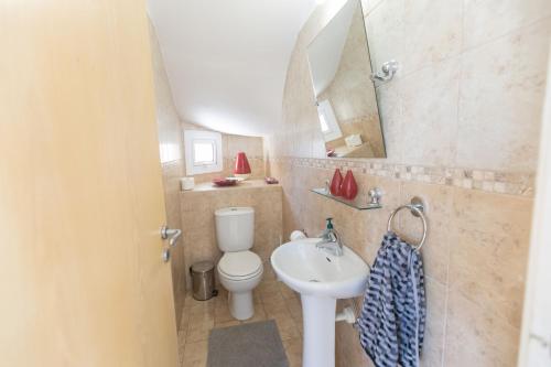 Koupelna v ubytování Protaras Blue River Villa BR26