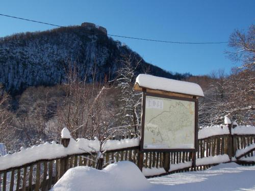 a sign in the snow next to a fence at APARTMANI Etno kuća pod Okićem in Samobor