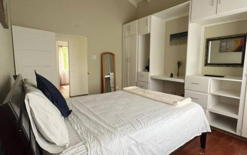 a bedroom with a large bed with white cabinets at Zenbreak The Tree House Apartment in Saint George