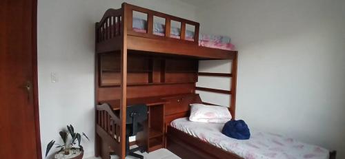 a bedroom with two bunk beds and a desk at Sua casa na praia em Cabo Frio in São Pedro da Aldeia