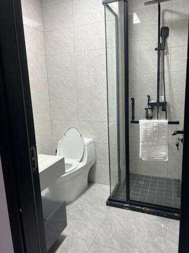 Ένα μπάνιο στο 7th Heaven Apartments