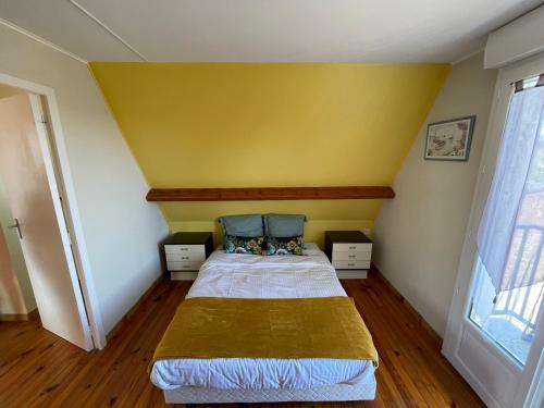 Afbeelding uit fotogalerij van Gîte Les trois pins in Saint-Germain-sur-Ay