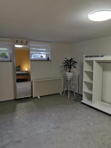 an empty room with a potted plant in the corner at Ferienhaus Wanderlust in Waltershausen