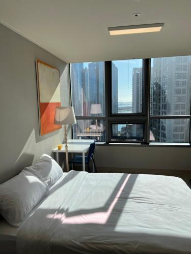 Ένα ή περισσότερα κρεβάτια σε δωμάτιο στο Incheon Berry the Hill Stay 인천송도